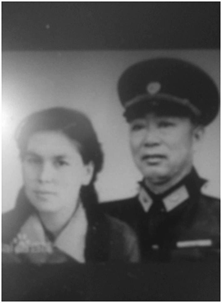 劉亞樓和夫人翟云英.jpg